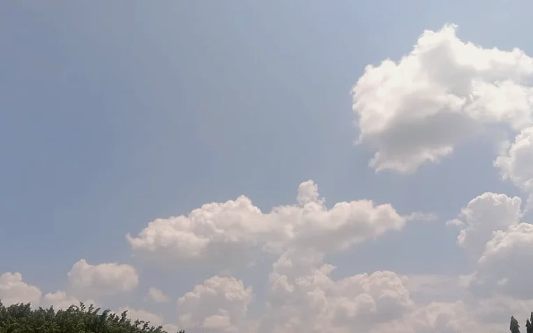 门将训练课上反复扑救的画面(脚下技术把成长期又拉长了一截)